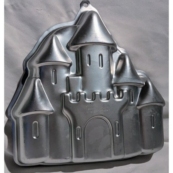 Enchanted Castle Cake Pan by Wilton Birthday Mould Baking DIY Childrens Party - Picture 8 of 9